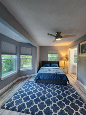 Spacious Bedroom with private workspace, ensuite bathroom - Room# 1 in SHARED house NO PET